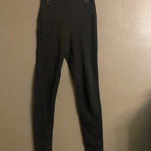 Lululemon wanna be leggings (black version)